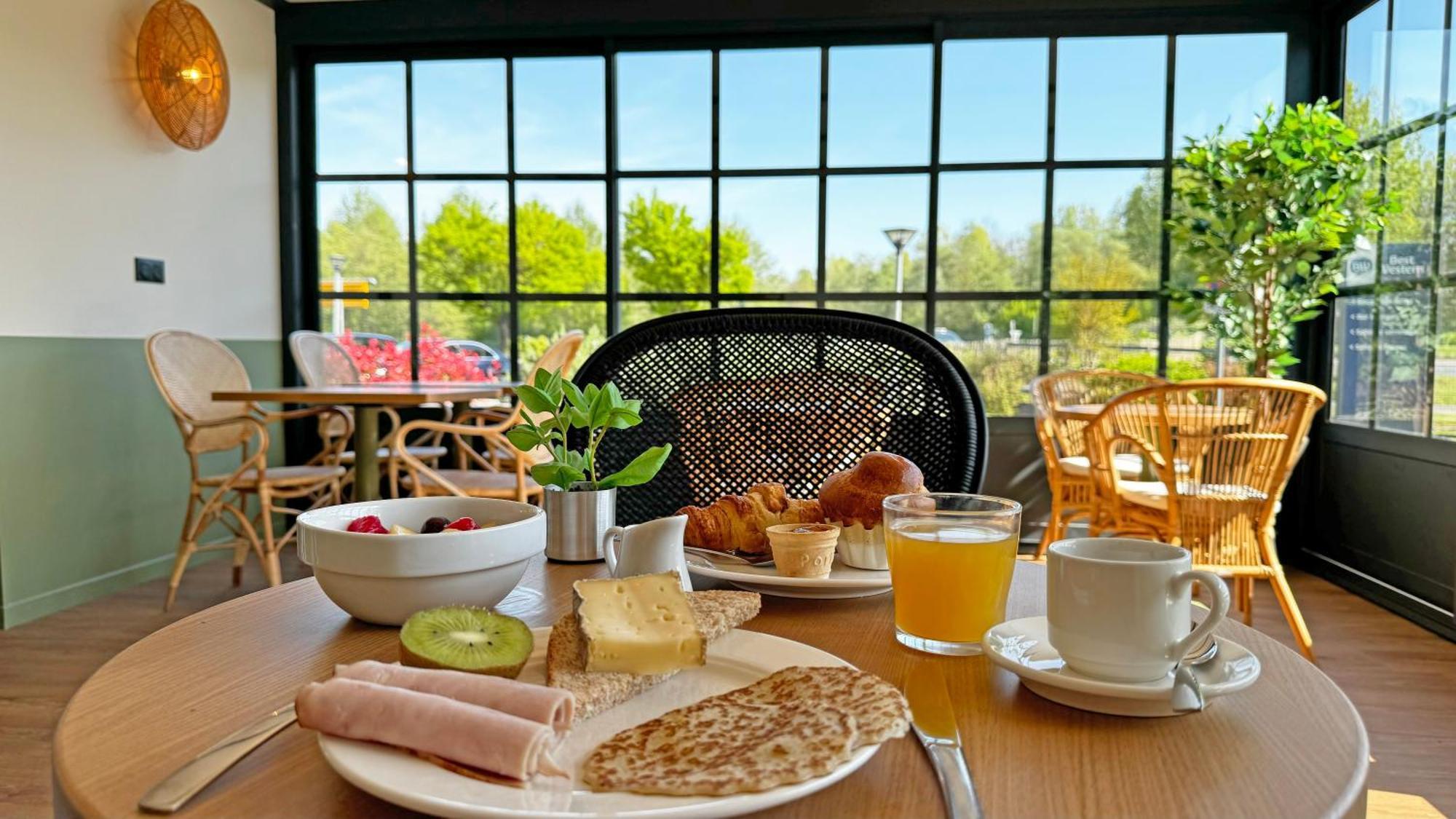 Best Western Bourgoin Jallieu Eksteriør bilde